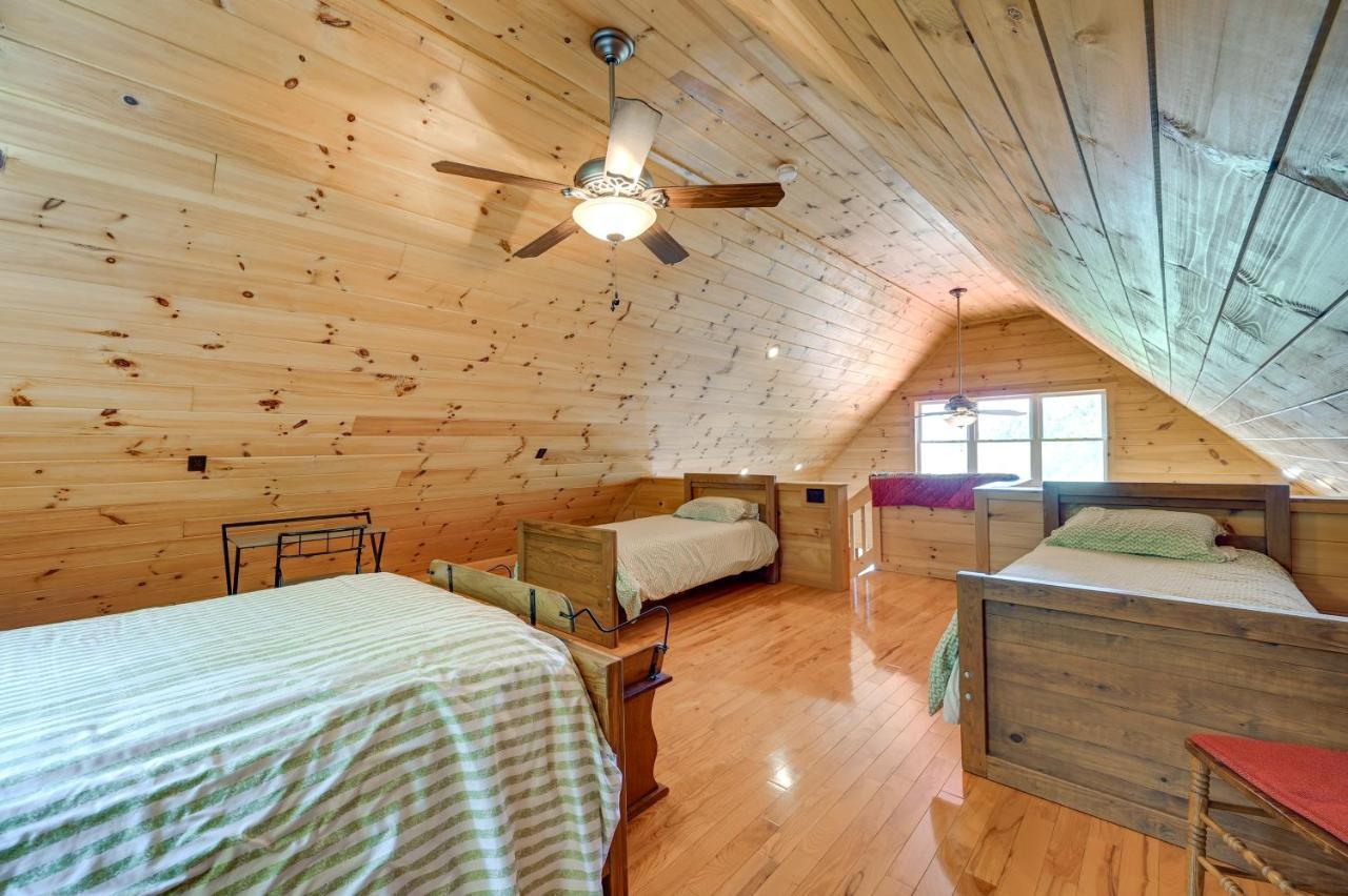 Warm And Cozy Cabin With Deck On Top Of The Blue Ridge Fancy Gap Bagian luar foto