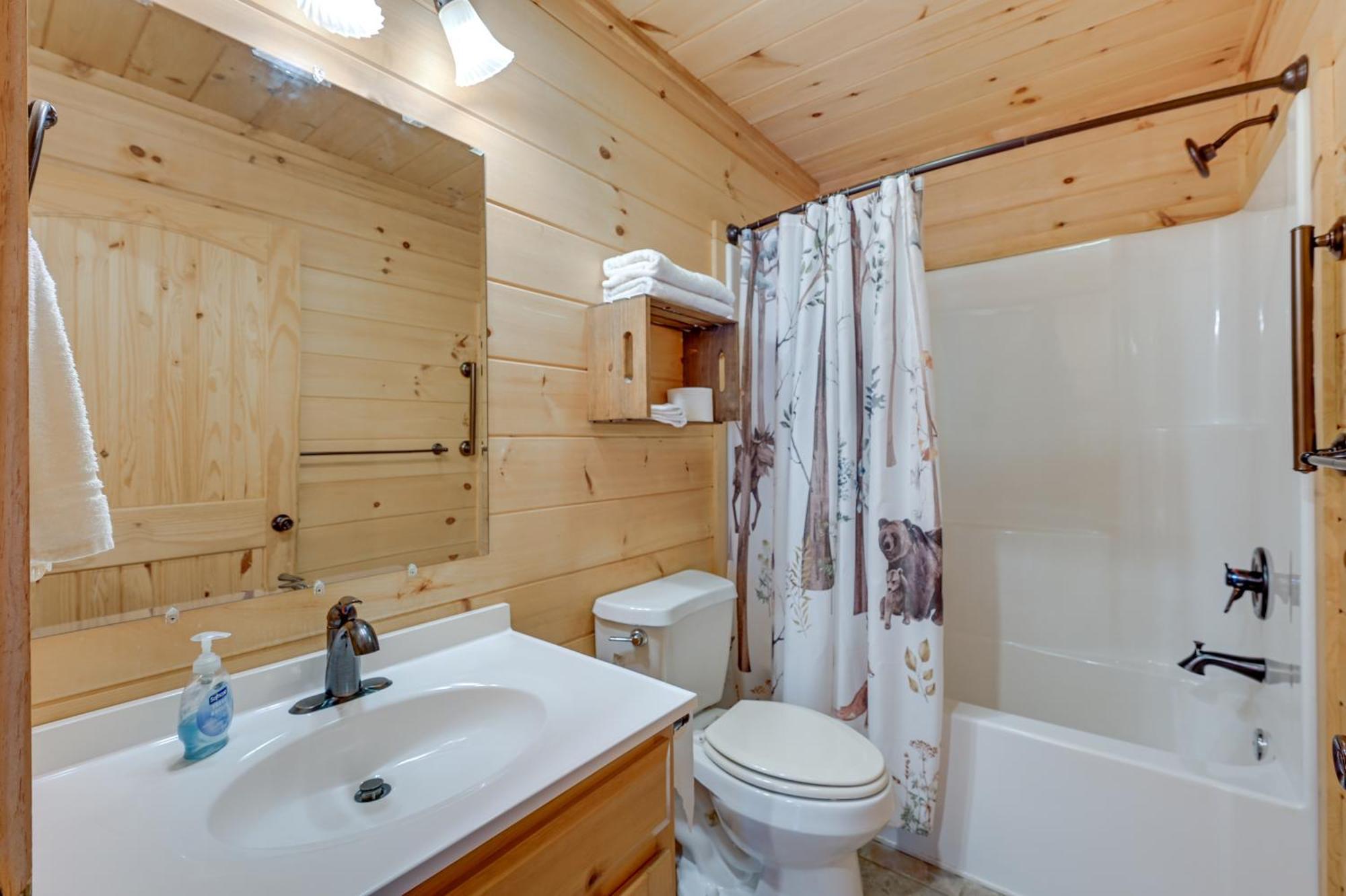 Warm And Cozy Cabin With Deck On Top Of The Blue Ridge Fancy Gap Bagian luar foto