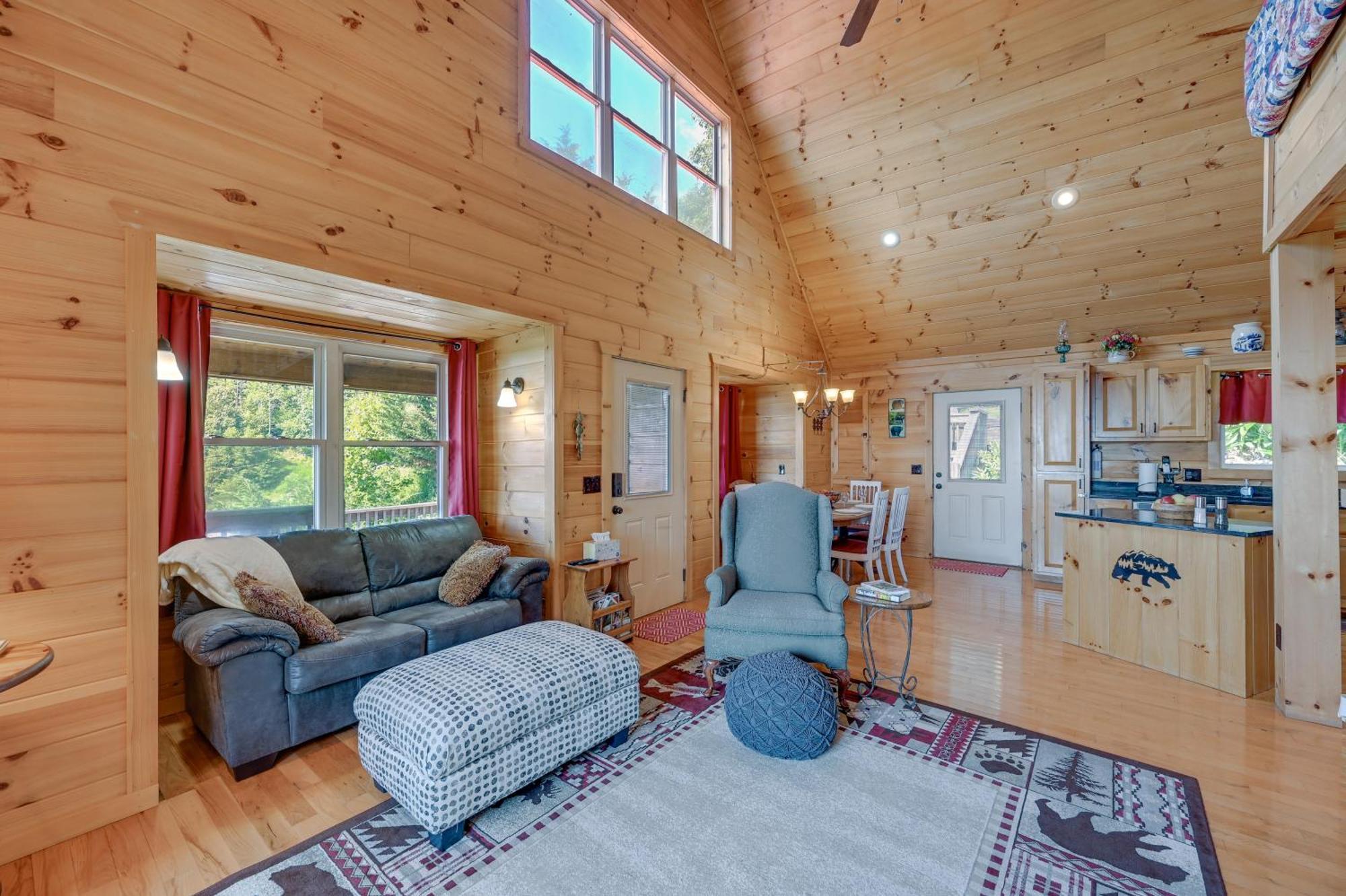Warm And Cozy Cabin With Deck On Top Of The Blue Ridge Fancy Gap Bagian luar foto