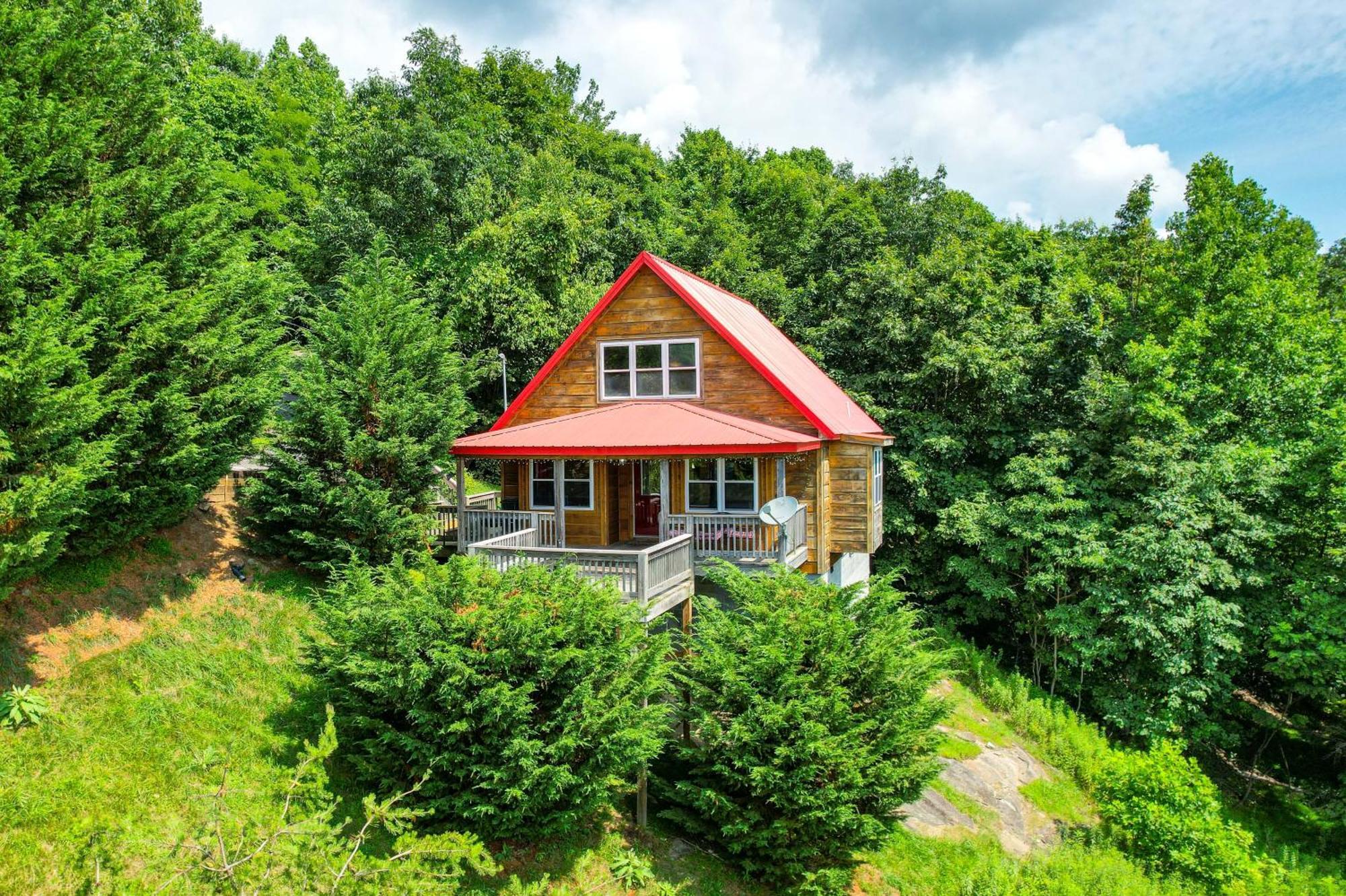 Warm And Cozy Cabin With Deck On Top Of The Blue Ridge Fancy Gap Bagian luar foto